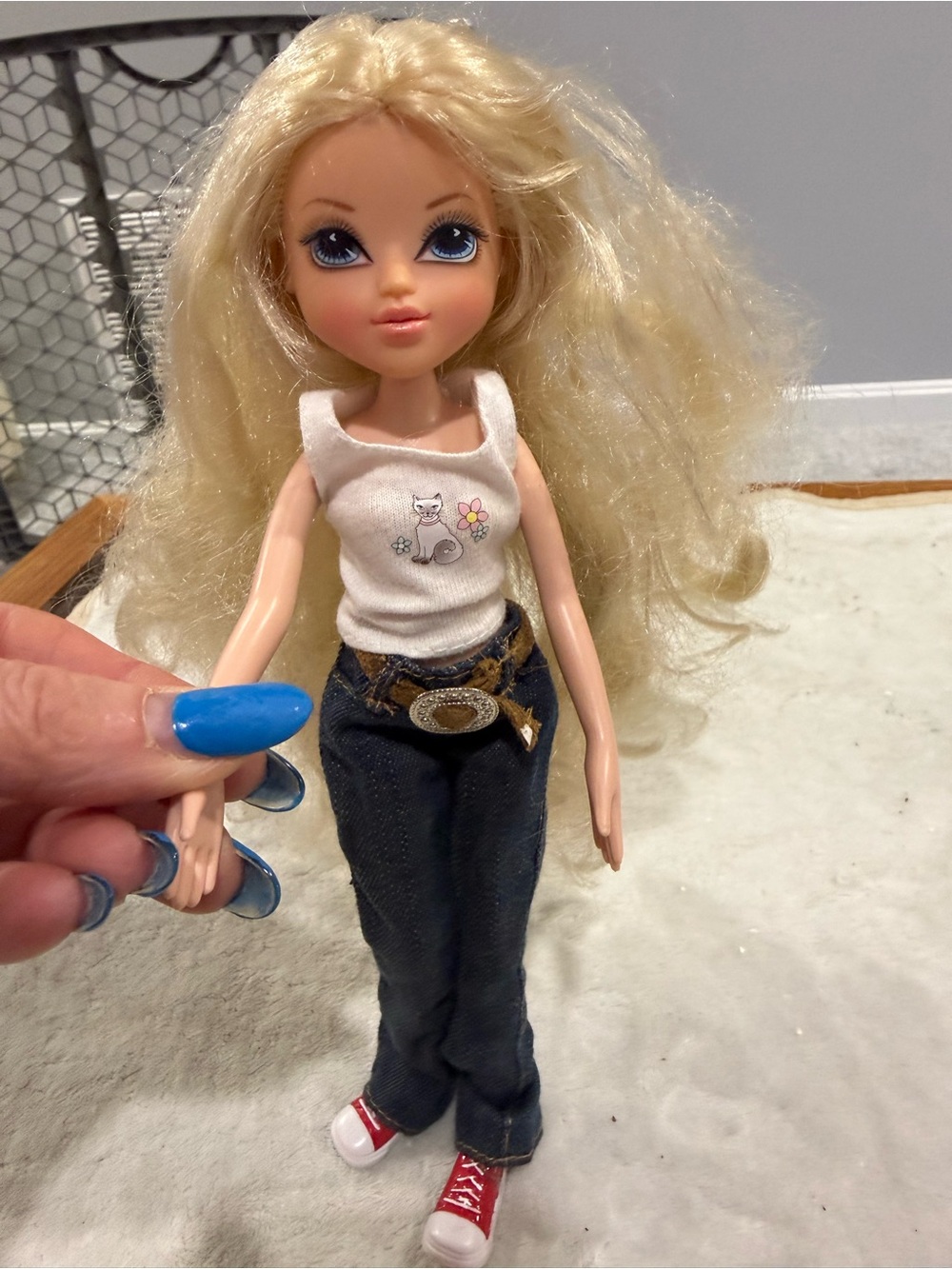 Moxie Girlz Avery TM & 2009 MGA 10" (inch) Blonde Hair Blue Eye Toy Female Doll